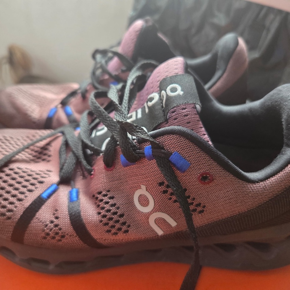 On Cloud Men’s Running Shoe in Black Size 8